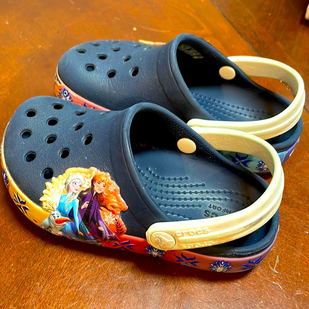 Crocs Frozen light up girl size 8